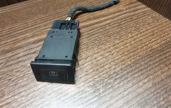 Volkswagen Golf IV Windscreen/window heater switch 1J0953235A