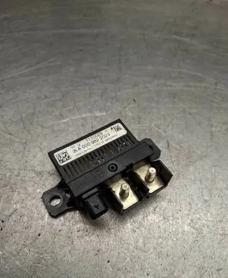 Mercedes-Benz C W204 Charging relay A0009822023