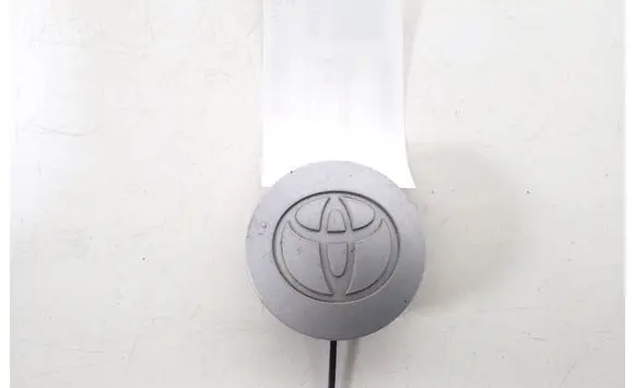 Toyota Corolla E120 E130 Manufacturer badge logo/emblem 42603-YY040