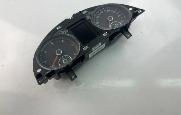 Volkswagen PASSAT CC Speedometer (instrument cluster) 3C8920870N