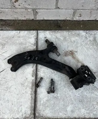 Honda CR-V Front lower control arm/wishbone