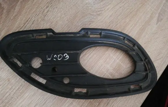 Mercedes-Benz C W203 Front bumper lower grill A2038853223