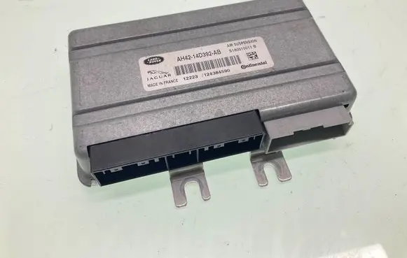 Land Rover Discovery 4 - LR4 Air suspension control unit module (rear) S180010011B AH4214D392AB 124384590