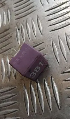 Volkswagen PASSAT B5 Other relay 431951253g