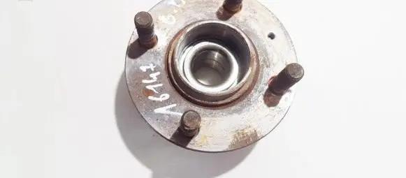 Rear wheel hub