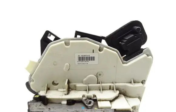 Skoda Yeti (5L) Front door lock 5E2837015