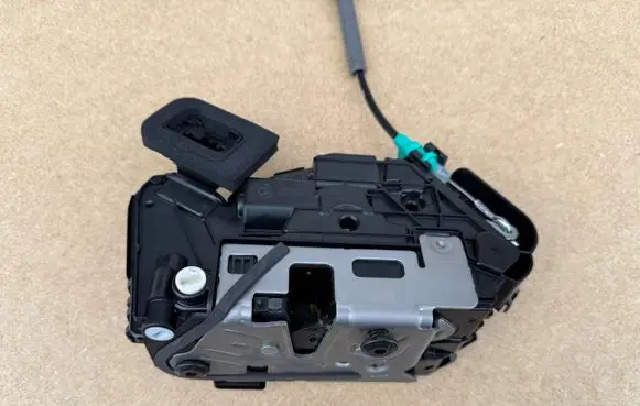 Audi Q3 F3 Rear door lock 5TA839015Q