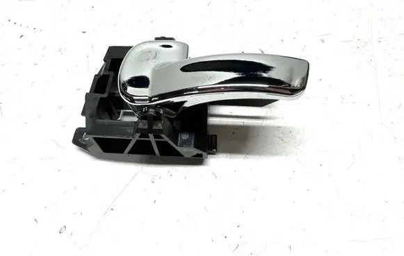 Nissan Qashqai Rear door interior handle 