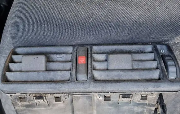 Opel Omega B1 Dashboard 90227835 1310327