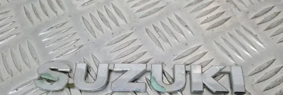 Suzuki Grand Vitara II Manufacturers badge/model letters 