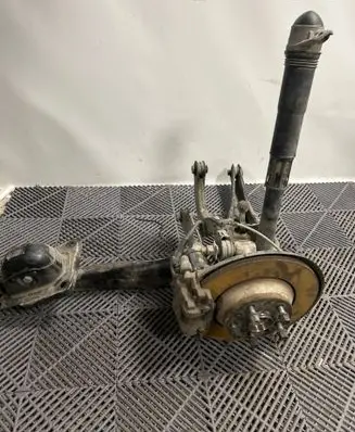Rear wheel hub spindle/knuckle