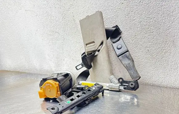 Opel Insignia A Front seatbelt 13303849