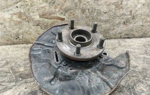 Toyota Corolla Verso AR10 Front wheel hub spindle knuckle