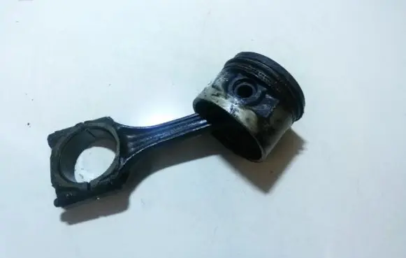 Volkswagen PASSAT B4 Piston with connecting rod