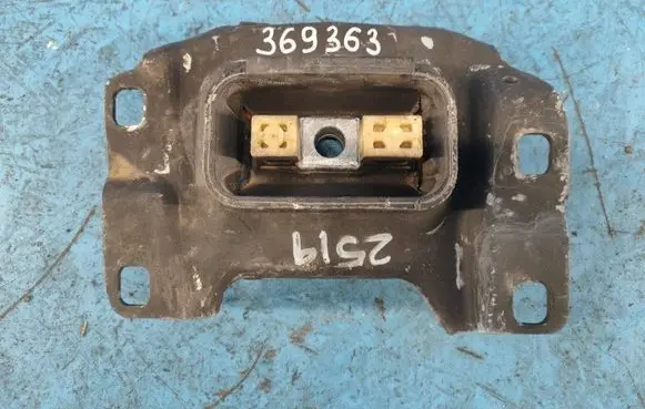 Ford Focus Engine mount bracket AV6Z7M121A