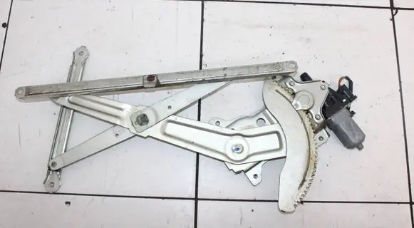 Suzuki Alto Front door window regulator with motor