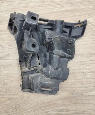 Volvo XC70 Front bumper mounting bracket 31214960