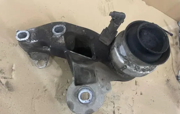 Audi A6 S6 C6 4F Engine mounting bracket 4f01993515
