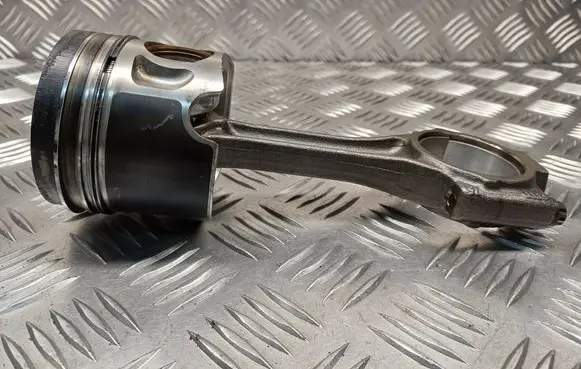 Volkswagen PASSAT B6 Piston with connecting rod 21R0 038G