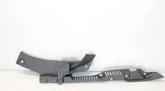 Volvo XC60 Fender mounting bracket 32216109