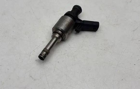 Audi A4 S4 B8 8K Fuel injector 06H906036F