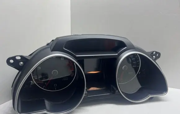Audi A5 8T 8F Speedometer (instrument cluster) 8T0920983L AUDTUUU233L3E