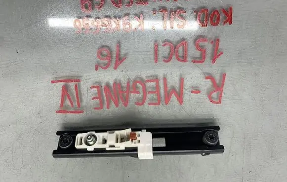 Renault Megane IV Seat belt adjustment rail 11111