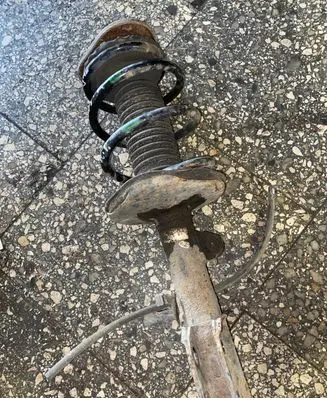Toyota Corolla Verso E121 Front shock absorber/damper
