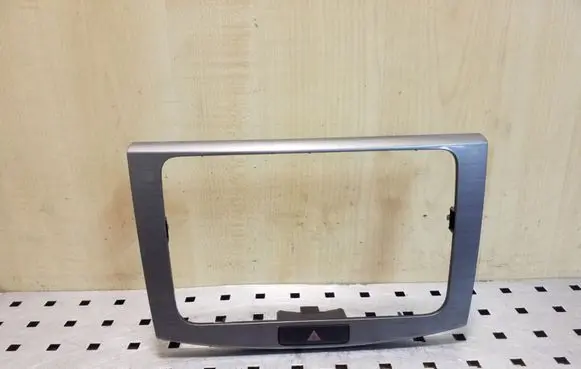 Radio/GPS head unit trim