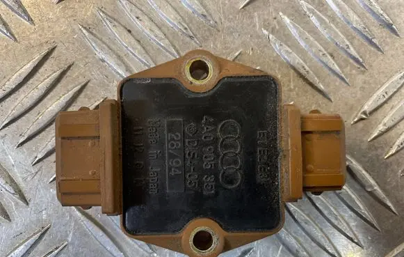 Audi 80 90 S2 B4 Ignition amplifier control unit 4A0905351 0S405