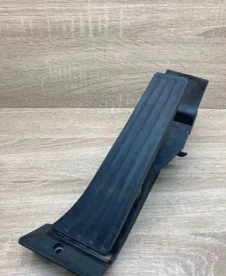 BMW 7 E65 E66 Accelerator throttle pedal 6772645 25916010