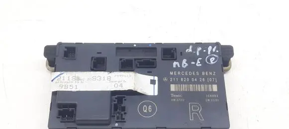 Mercedes-Benz E W211 Door control unit/module 2118200426