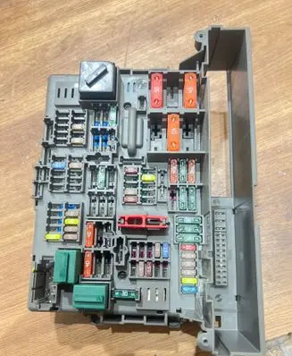 BMW 3 E90 E91 Fuse module 9119446