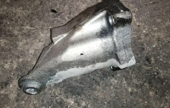 Mercedes-Benz E W212 Engine mounting bracket A6512233504