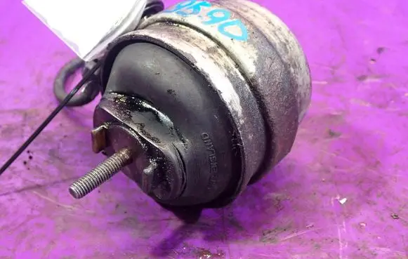 Audi A4 S4 B7 8E 8H Engine mount vacuum valve 