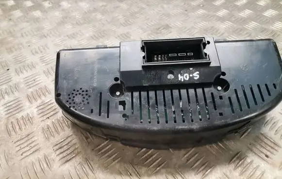 Volkswagen PASSAT B6 Speedometer (instrument cluster) A2C53117396