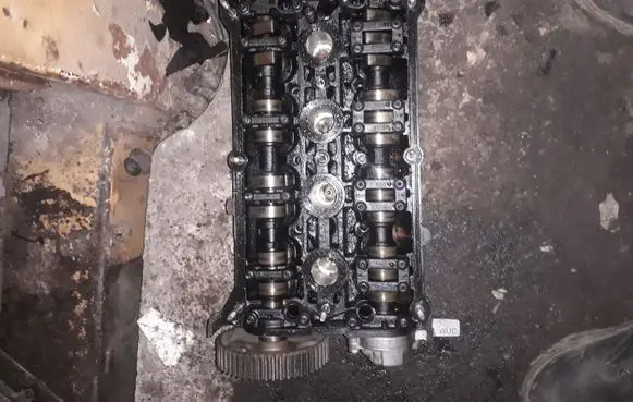 Volkswagen New Beetle Engine head AVC