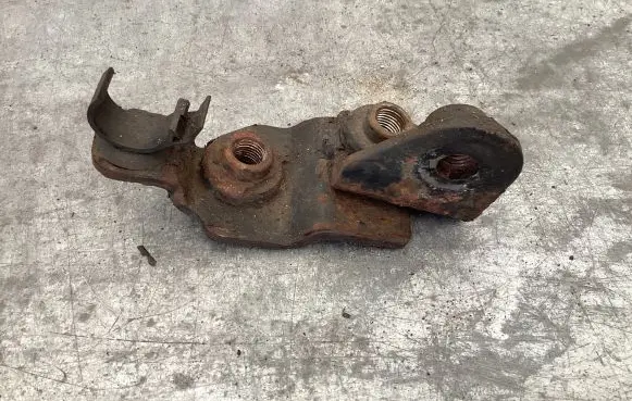 Peugeot 407 Engine mounting bracket