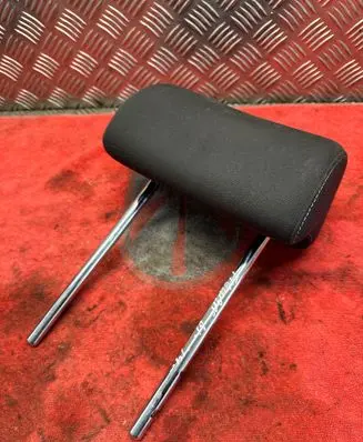 Volkswagen Tiguan Rear seat headrest 