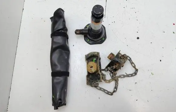 Toyota Hilux (AN120, AN130) Tool set 