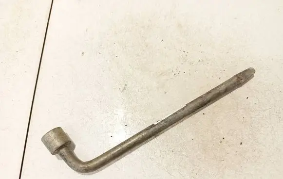Subaru Outback Wheel nut wrench 