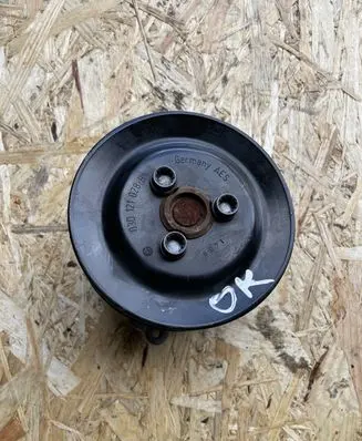Volkswagen Golf VI Water pump 03D121028B