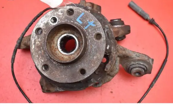 Front wheel hub spindle knuckle