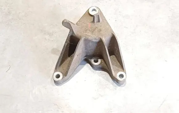 Opel Astra J Engine mounting bracket 13248664