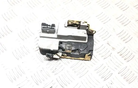 Peugeot 206 Front door lock PP30FV