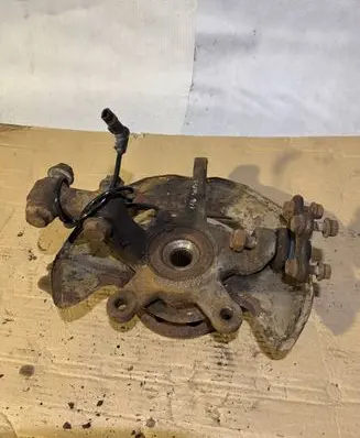Mercedes-Benz A W169 Front wheel hub spindle knuckle 6903035