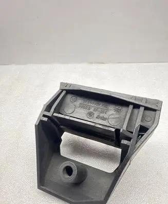 Radiator mount bracket