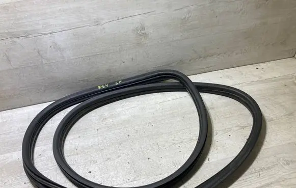 Mini Clubman F54 Front door rubber seal 7344159
