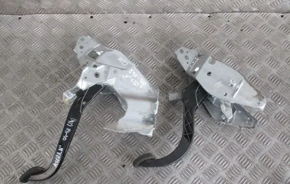 Opel Astra H Pedal assembly 
