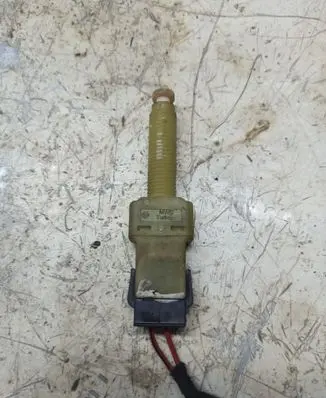 Audi A4 S4 B5 8D Brake pedal sensor switch 443945515